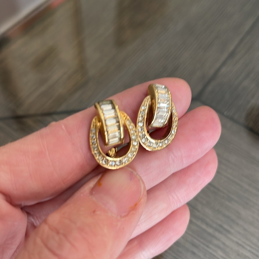 Vintage CHRISTIAN DIOR Door Knocker Clip On Earrings Gold Rhinestone Signed 70’s - Picture 15 of 17
